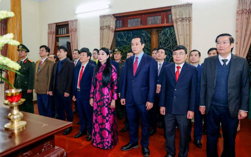 Lãnh đạo các tỉnh, thành dâng hương tri ân liệt sĩ nhân kỷ niệm Ngày thành lập Đảng