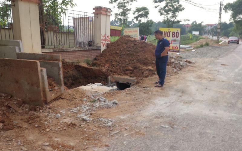 Nhếch nhác, tiềm ẩn nguy cơ tai nạn giao thông tại dự án đường Mai Hắc Đế (Vĩnh Phúc) 