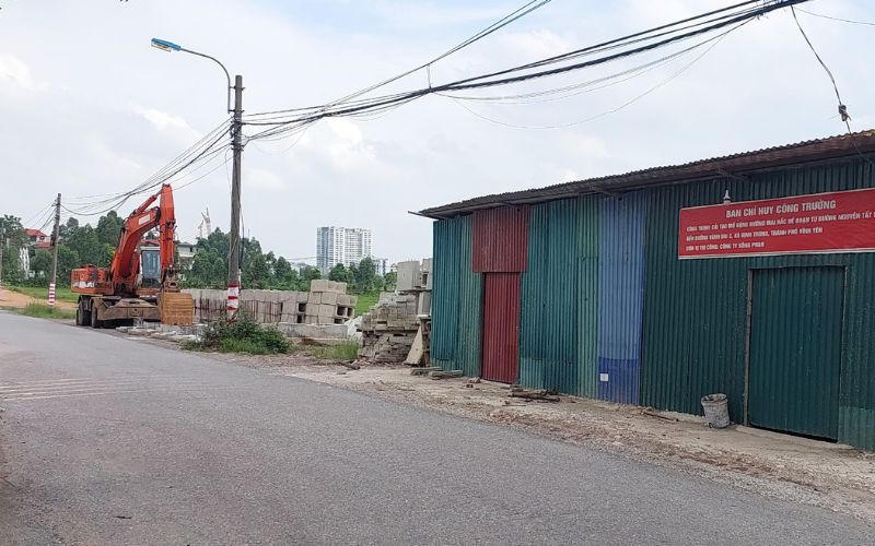 Nhếch nhác, tiềm ẩn nguy cơ tai nạn giao thông tại dự án đường Mai Hắc Đế (Vĩnh Phúc) 