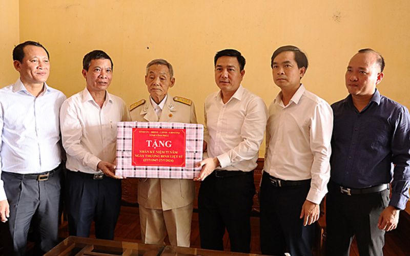 Vĩnh Phúc trích hơn 13,6 tỷ đồng tặng quà các gia đình có công với cách mạng