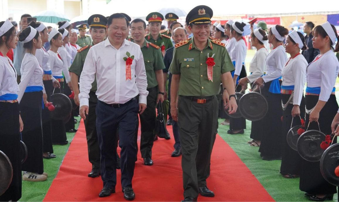 Bộ trưởng Lương Tam Quang dự Ngày hội toàn dân bảo vệ an ninh Tổ quốc tại huyện Tân Lạc (Hòa Bình)