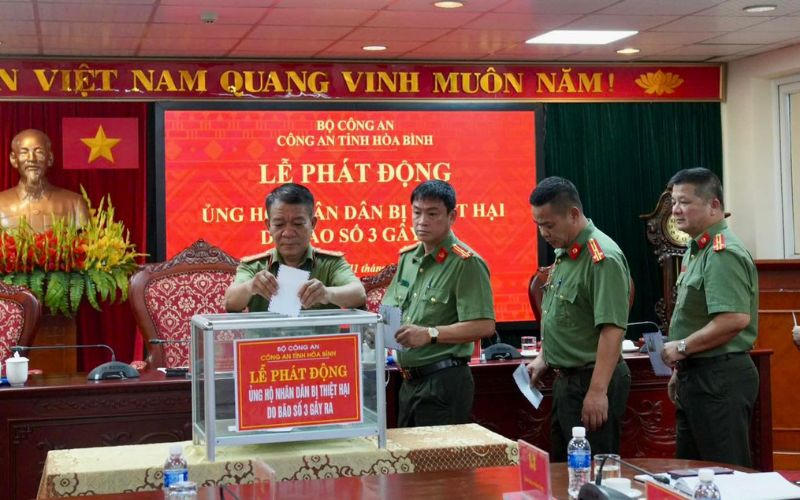 Công an Hoà Bình, Vĩnh Phúc chung tay cùng người dân khắc phục thiệt hại do bão số 3