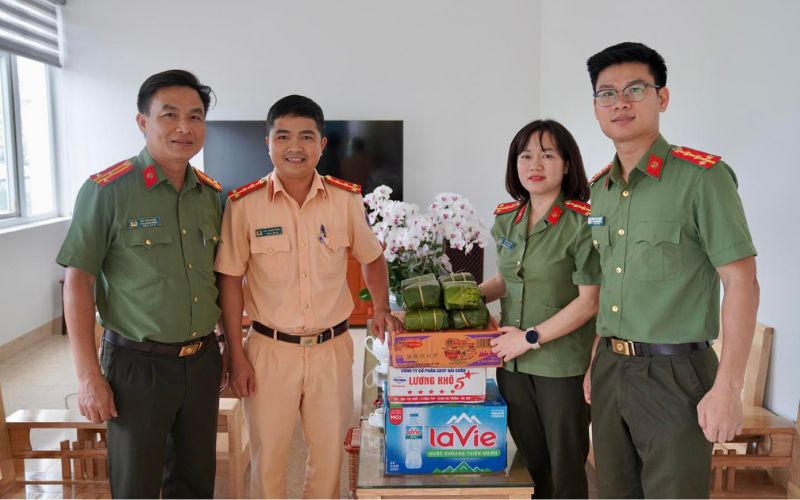 Công an Hoà Bình, Vĩnh Phúc chung tay cùng người dân khắc phục thiệt hại do bão số 3