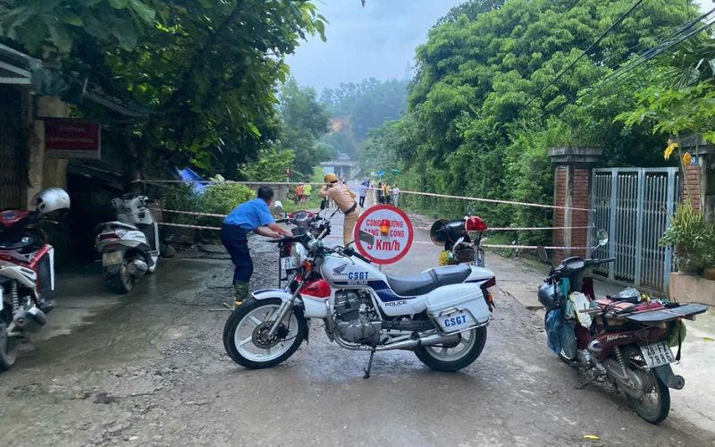 Sập trụ cầu Ngòi Móng ở Hòa Bình