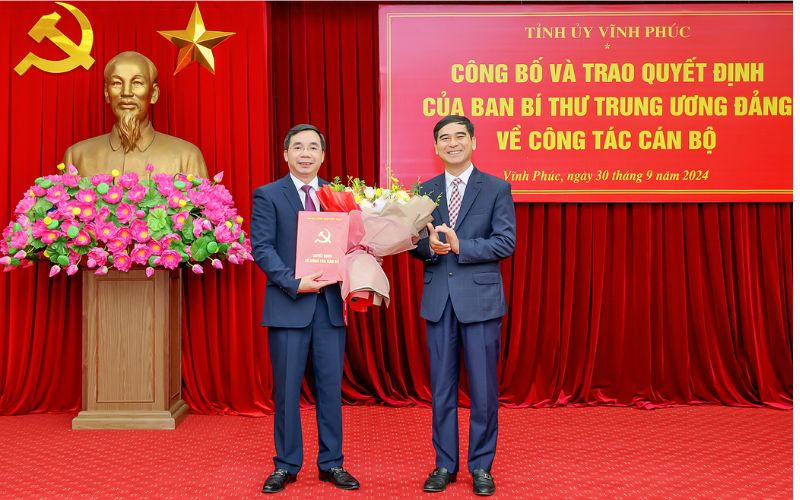 Trao Quyết định ông Bùi Huy Vĩnh giữ chức Phó Bí thư Tỉnh ủy Vĩnh Phúc