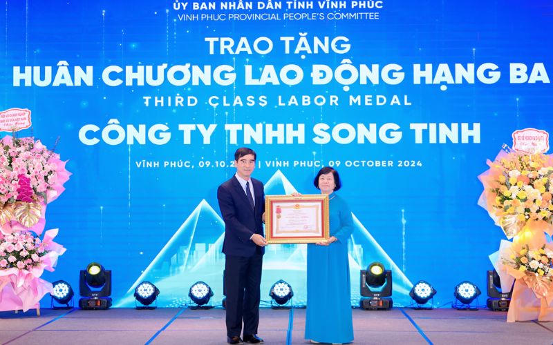 Biểu dương những đóng góp của doanh nhân, doanh nghiệp với sự phát triển kinh tế xã hội Vĩnh Phúc