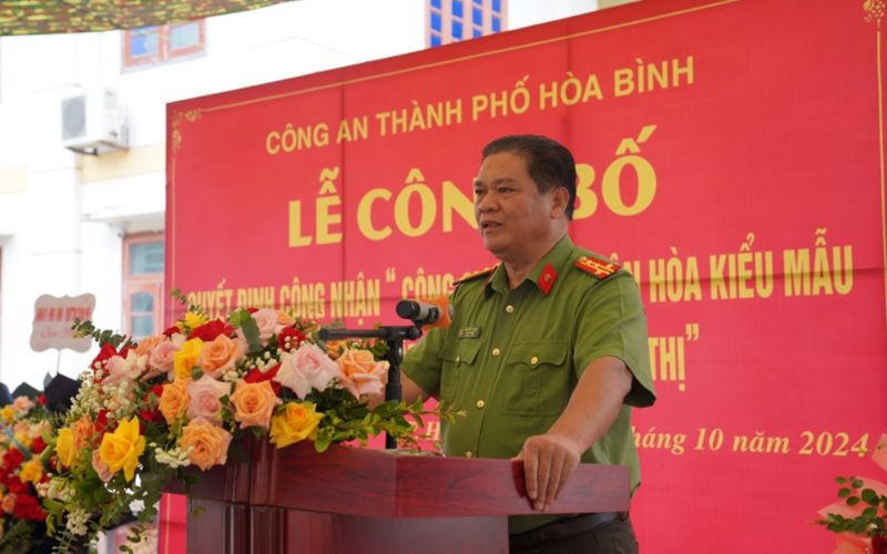 Hòa Bình: Công bố Quyết định công nhận Công an phường kiểu mẫu về ANTT và văn minh đô thị