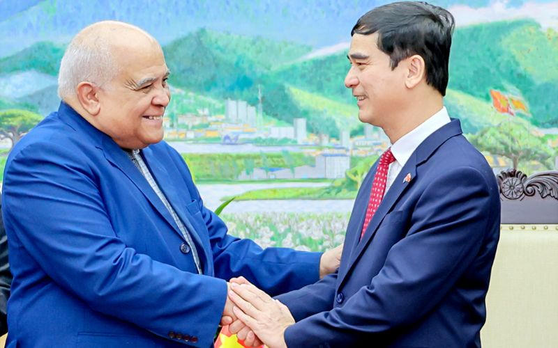 Đại sứ đặc mệnh toàn quyền Cộng hoà Cuba tại Việt Nam đến thăm và làm việc tại Vĩnh Phúc