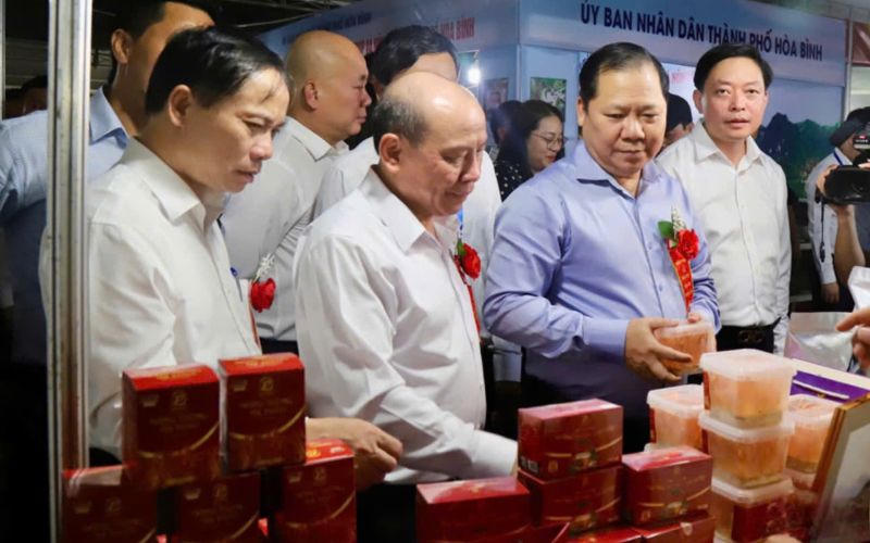 250 gian hàng tham gia Hội chợ Công thương khu vực phía Bắc – Hòa Bình 2024