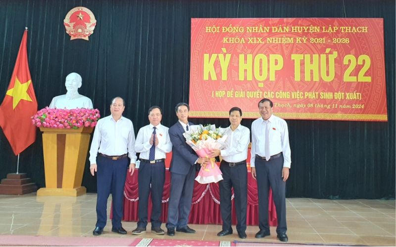 Ông Nguyễn Mạnh Tưởng được bầu giữ chức Chủ tịch UBND huyện Lập Thạch