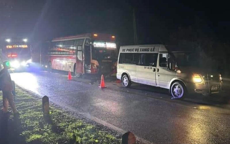 Tạm giữ 2 tài xế ô tô trong 2 vụ tai nạn khiến 6 người tử vong ở Hòa Bình