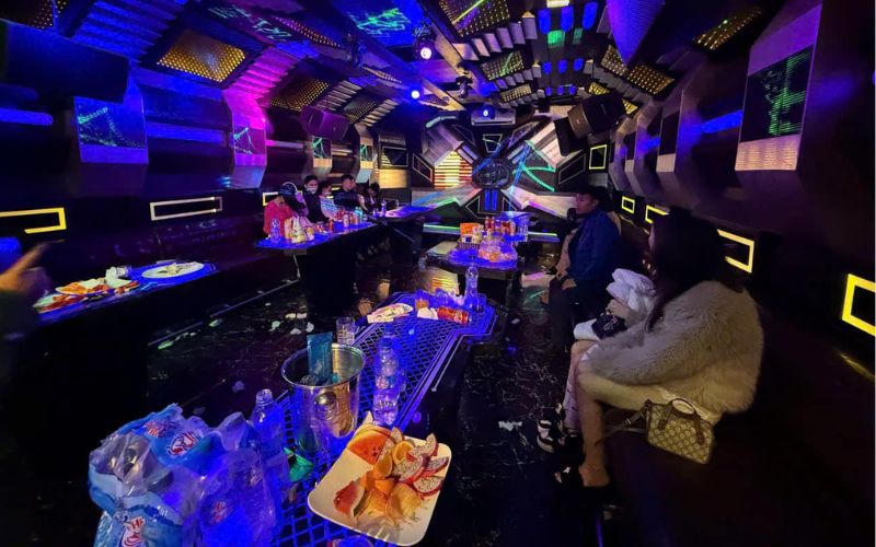 Phát hiện 16 đối tượng dương tính với ma túy tại quán karaoke LUXURY-KTV