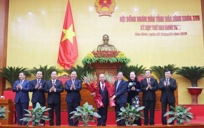 Ông Bùi Đức Hinh được bầu giữ chức Chủ tịch UBND tỉnh Hòa Bình