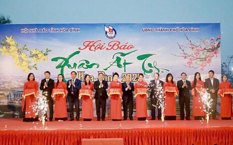Hòa Bình khai mạc Hội báo Xuân Ất Tỵ 2025