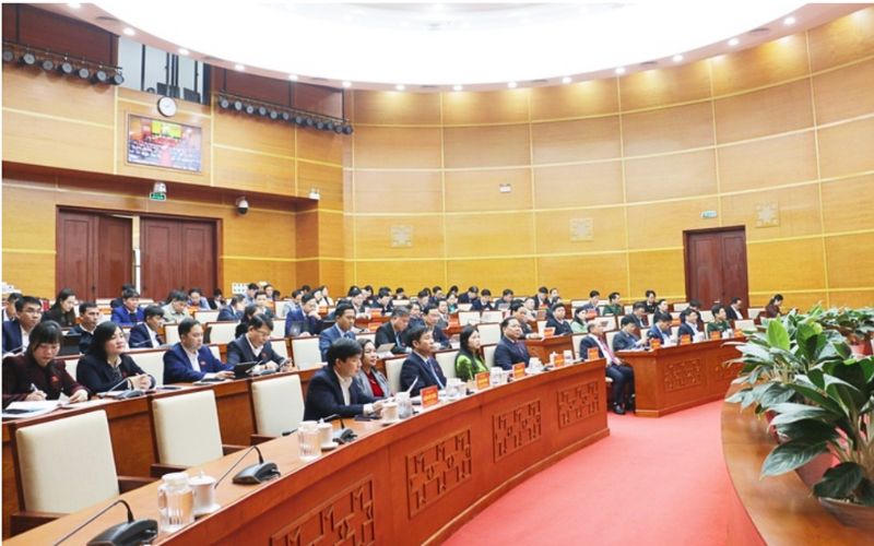 Bà Bùi Thị Minh được bầu giữ chức Chủ tịch HĐND tỉnh Hòa Bình