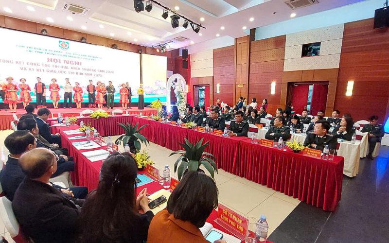 Nâng cao vai trò của công tác thi đua khen thưởng nhằm động viên, huy động nguồn lực, tạo khí thế làm việc hiệu quả.