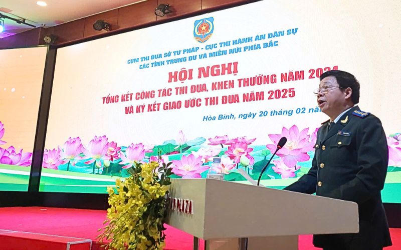 Nâng cao vai trò của công tác thi đua khen thưởng nhằm động viên, huy động nguồn lực, tạo khí thế làm việc hiệu quả.