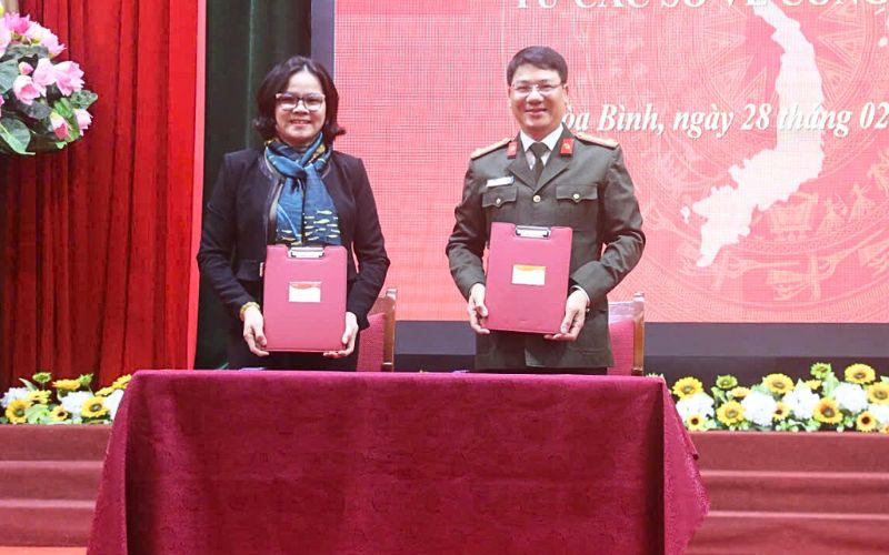 Gần 1.000 cán bộ, chiến sĩ công an tỉnh Hoà Bình nhận nhiệm vụ mới