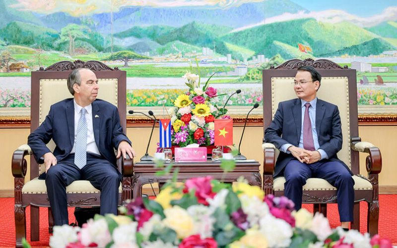 Bí thư Tỉnh ủy Vĩnh Phúc tiếp Đại sứ Cuba tại Việt Nam