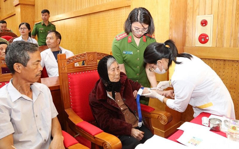 Vĩnh Phúc: Lấy mẫu ADN của người thân để xác minh danh tính liệt sĩ