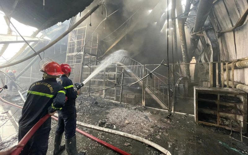 Liên tiếp xảy ra 2 vụ cháy nhà xưởng rộng hàng nghìn mét vuông ở Vĩnh Phúc