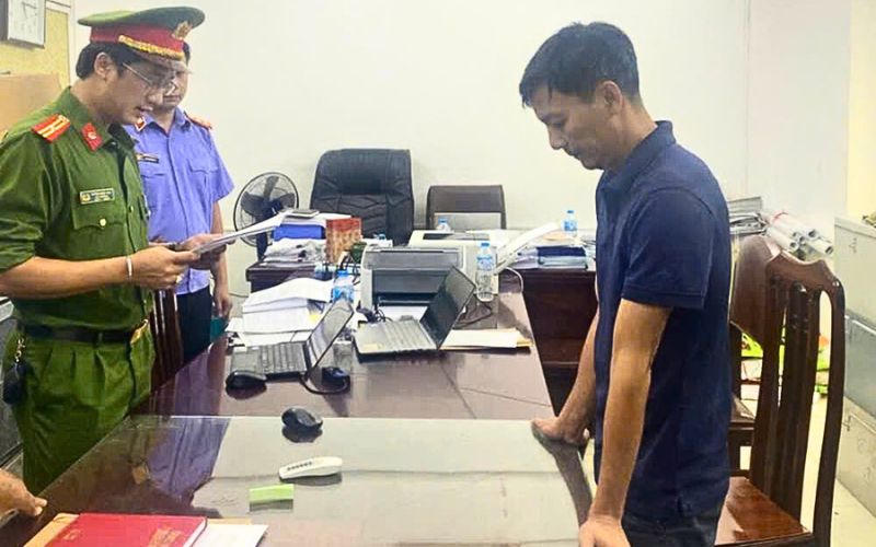 Bắt tạm giam chủ cơ sở sản xuất hàng nghìn tấn phân bón giả ở Hòa Bình