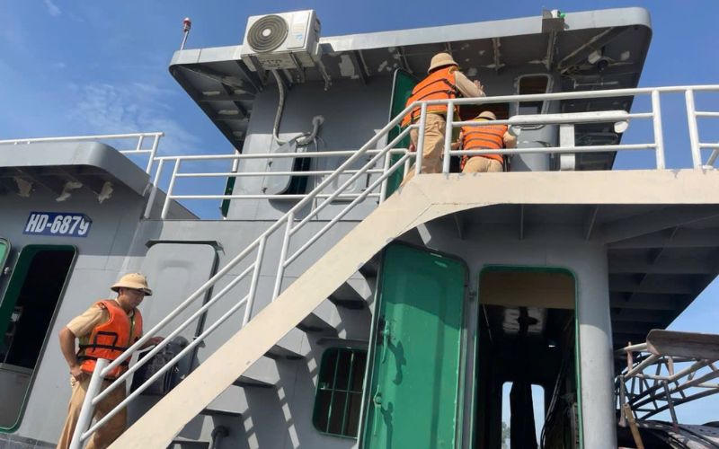 Nhiều địa phương tổng kiểm tra phương tiện bơm hút, vận chuyển cát sỏi trên các tuyến sông