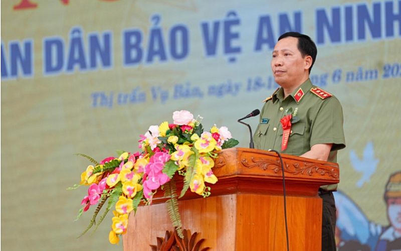 Thượng tướng Lê Văn Tuyến dự Ngày hội Toàn dân bảo vệ an ninh Tổ quốc tại Hòa Bình