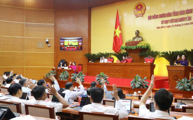 Hòa Bình thông qua 40 Nghị quyết quan trọng