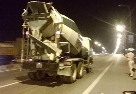 Hà Nội: Nam thanh niên bị xe bồn chở bê tông cán qua đầu