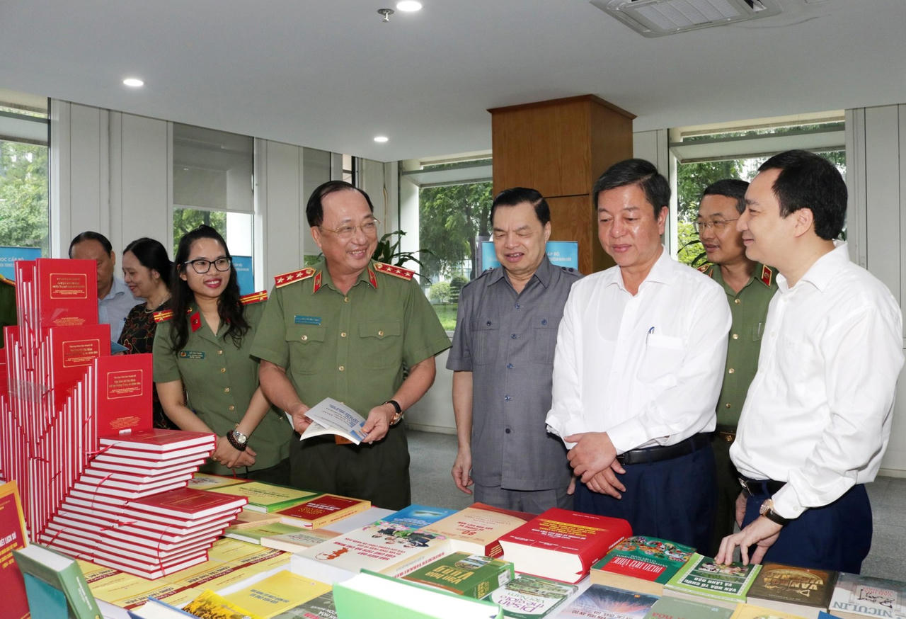 Đẩy mạnh xây dựng, phát triển văn hoá trong Công an nhân dân