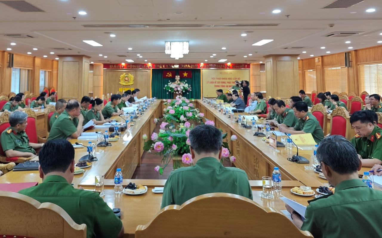 Đẩy mạnh xây dựng, phát triển văn hoá trong Công an nhân dân