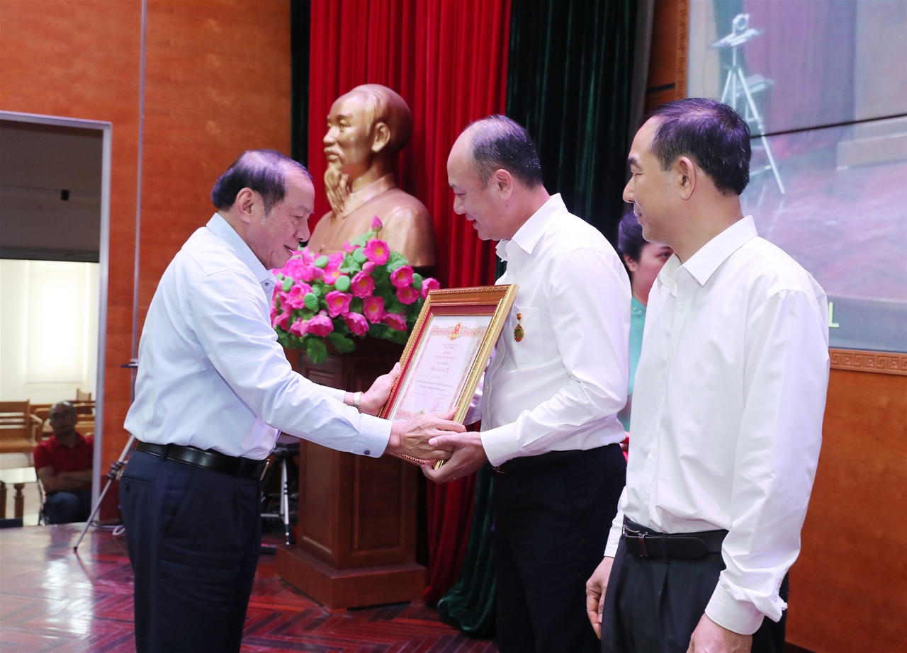 2 giảng viên Trường Đại học TDTT Bắc Ninh được phong tặng Nhà giáo ưu tú