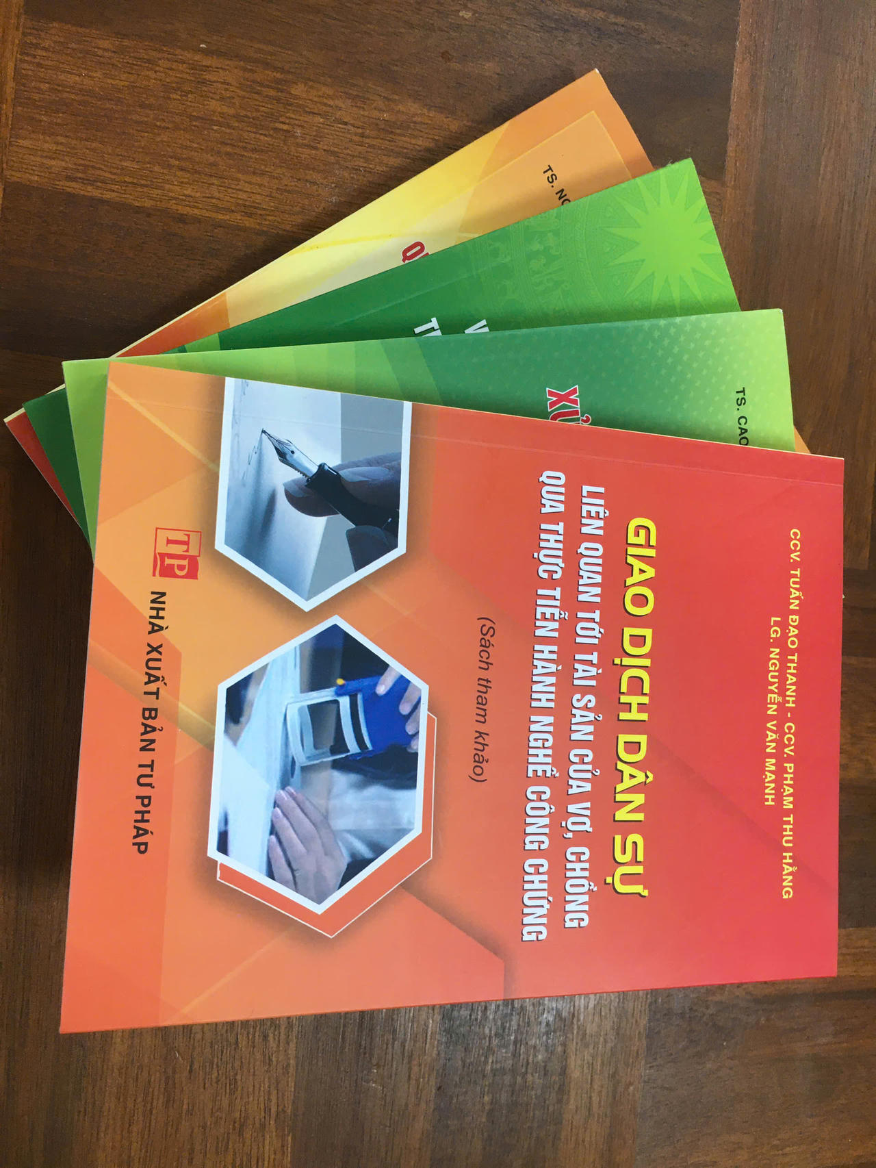 Giao dịch dân sự liên quan tới tài sản của vợ, chồng qua thực tiễn hành nghề công chứng