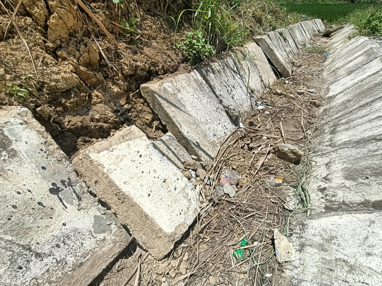 Sơn La: Tuyến đường 34 tỷ đồng mới sử dụng đã xuống cấp