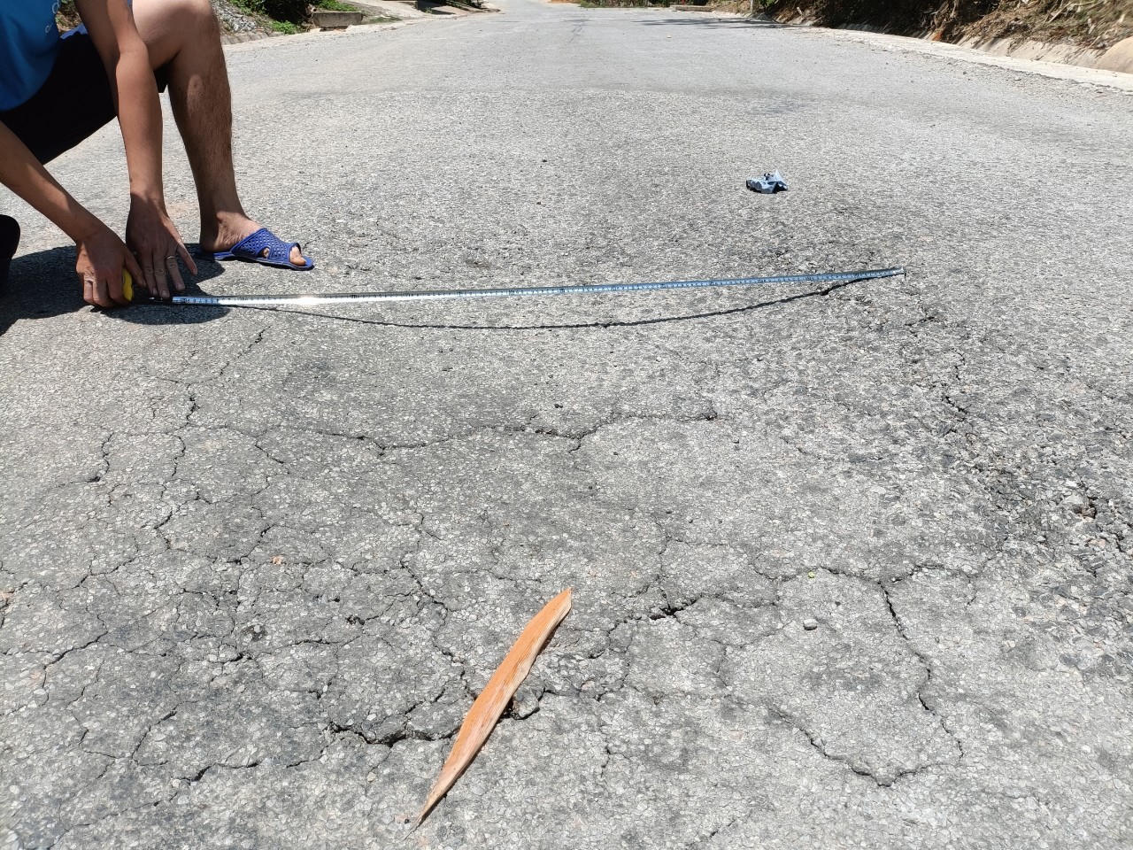 Sơn La: Tuyến đường 34 tỷ đồng mới sử dụng đã xuống cấp