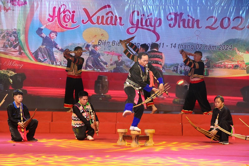 Điện Biên nhộn nhịp đón du khách