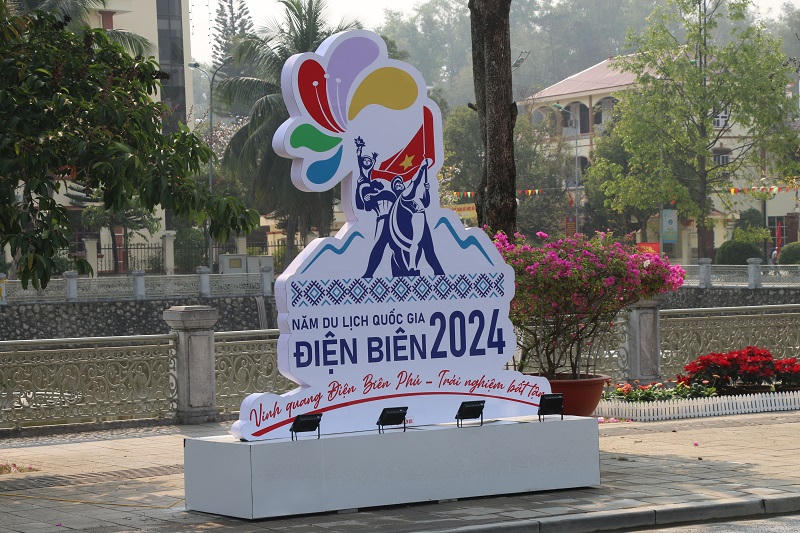 Điện Biên nhộn nhịp đón du khách