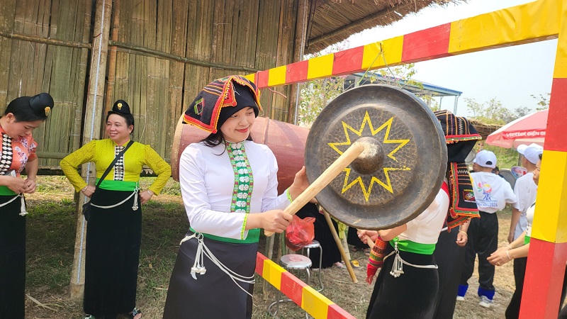 Điện Biên nhộn nhịp đón du khách