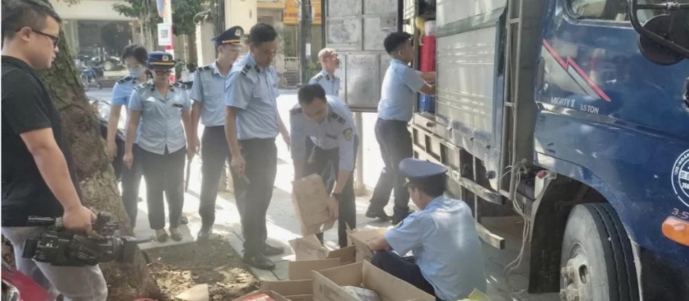 Tạm giữ hơn 10.000 sản phẩm có dấu hiệu giả mạo nhãn hiệu