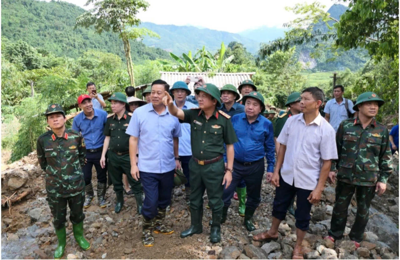 Thượng tướng Trịnh Văn Quyết kiểm tra công tác khắc phục hậu quả thiên tai tại Hà Giang