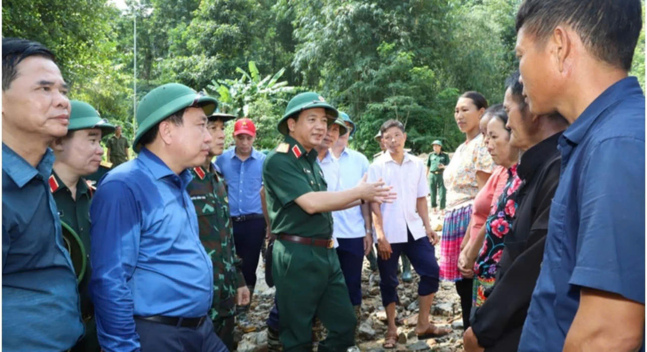 Thượng tướng Trịnh Văn Quyết kiểm tra công tác khắc phục hậu quả thiên tai tại Hà Giang
