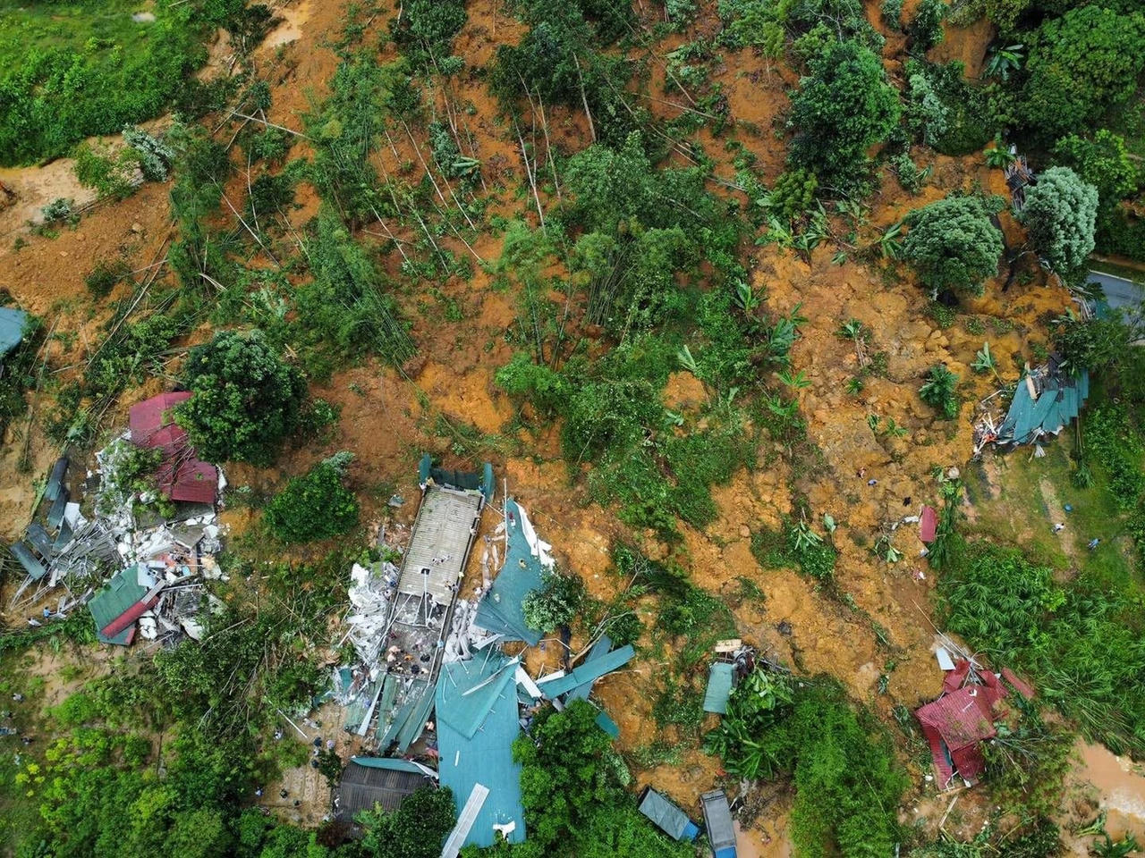 Hà Giang: Sạt lở đất khiến 1 người tử vong, 10 người bị thương