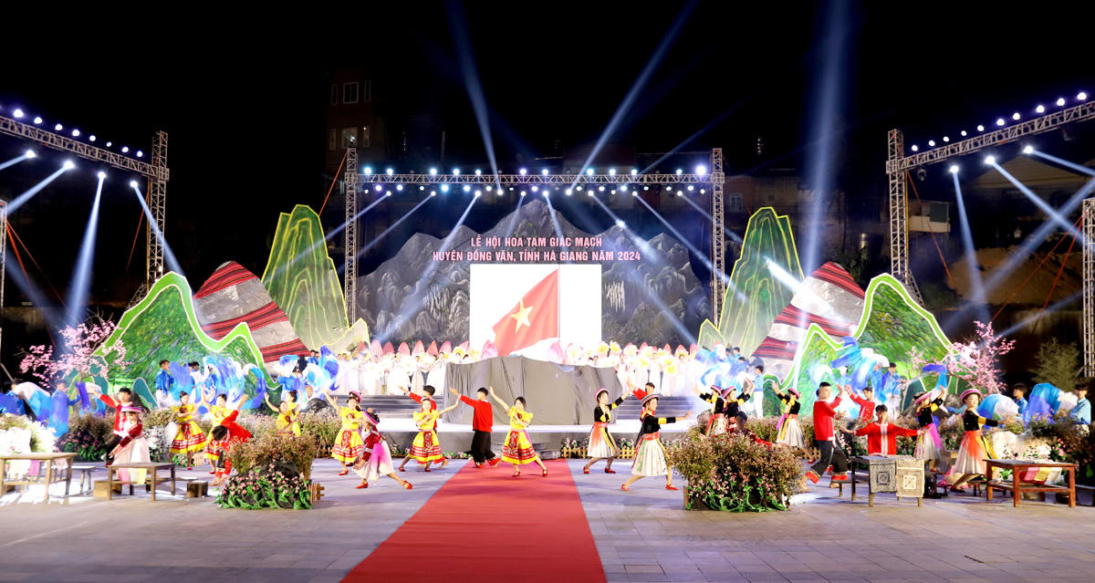 Khai mạc Lễ hội Hoa tam giác mạch với nhiều hoạt động hấp dẫn