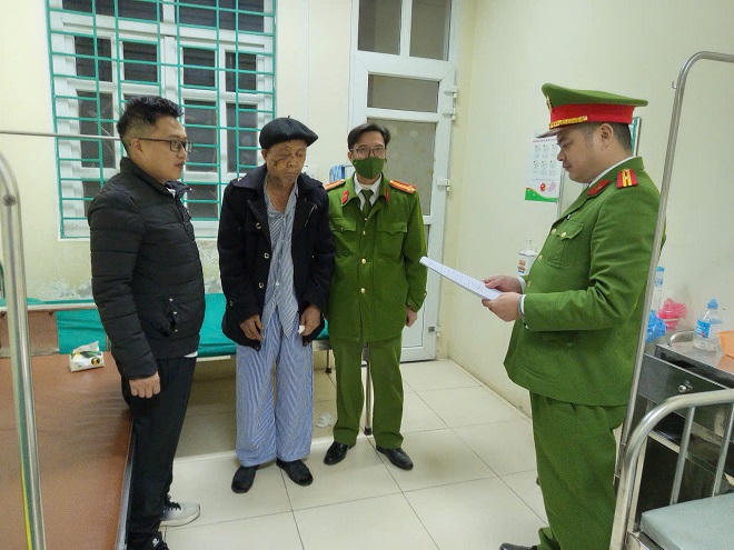 Khởi tố cụ ông 75 tuổi dùng dao đâm vợ tử vong