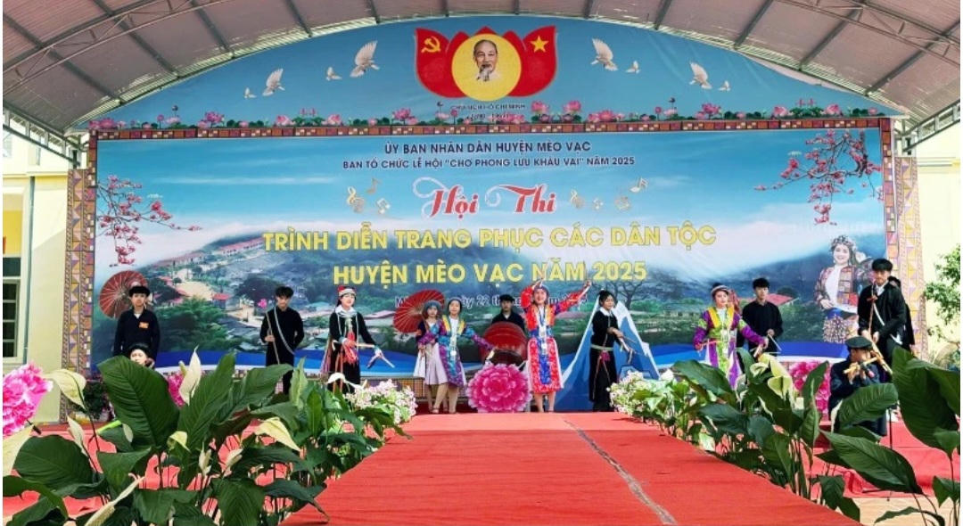 Rộn ràng sắc màu văn hóa tại Lễ hội chợ Phong lưu Khâu Vai 2025