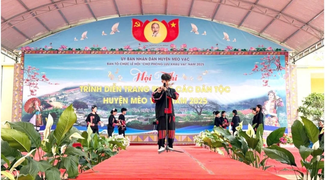 Rộn ràng sắc màu văn hóa tại Lễ hội chợ Phong lưu Khâu Vai 2025