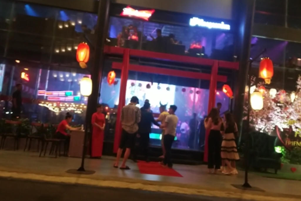Bất chấp nỗ lực của Chính phủ đẩy lùi dịch Covid-19, Friend Beer Club ở Buôn Ma Thuột hoạt động xuyên đêm