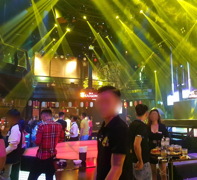 Bất chấp nỗ lực của Chính phủ đẩy lùi dịch Covid-19, Friend Beer Club ở Buôn Ma Thuột hoạt động xuyên đêm