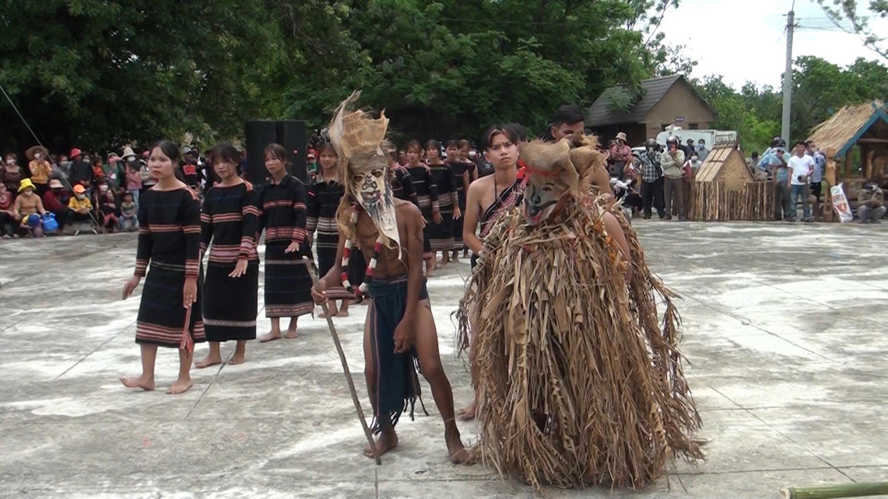 Độc đáo Lễ hội cầu mưa của Yang Pơtao Apui ở Gia Lai 